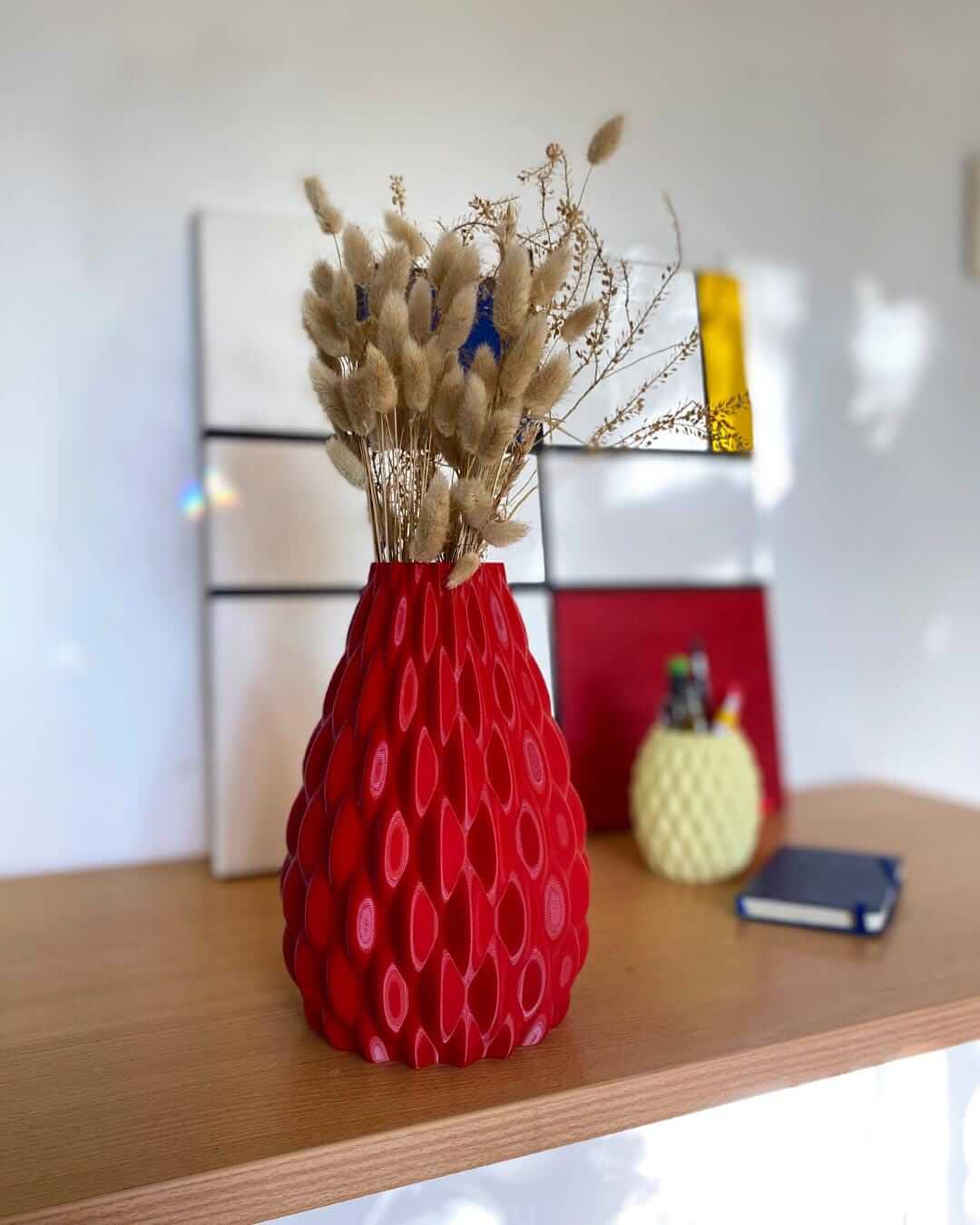 Red 3D Printed Vase: Geometric Wavy PLA Decor-Digital Chaotik