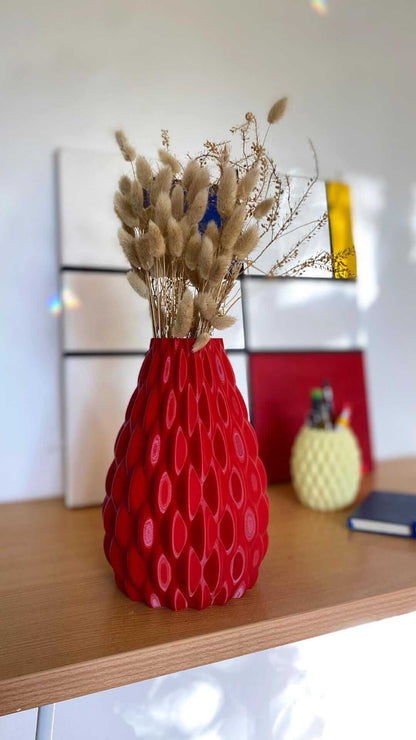 Red 3D Printed Vase: Geometric Wavy PLA Decor-Digital Chaotik