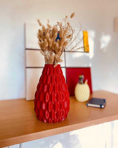 Red 3D Printed Vase: Geometric Wavy PLA Decor-Digital Chaotik