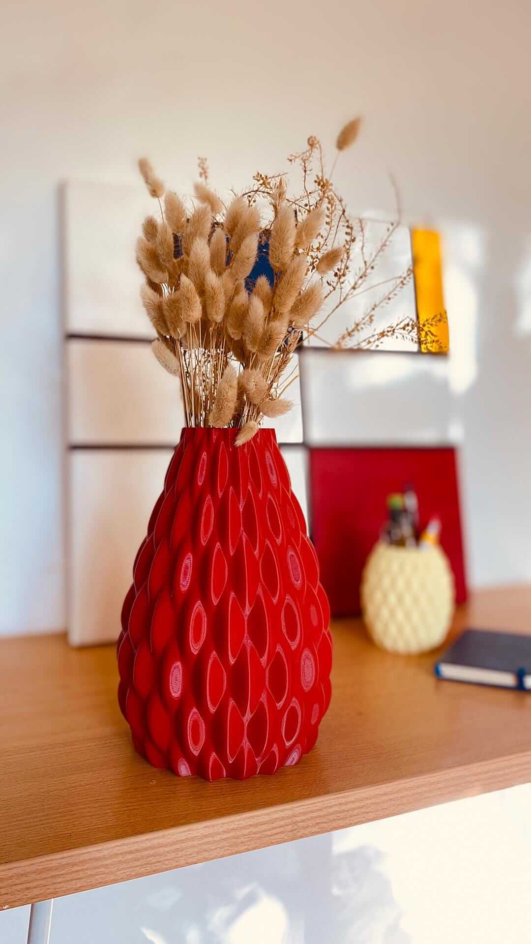 Red 3D Printed Vase: Geometric Wavy PLA Decor-Digital Chaotik