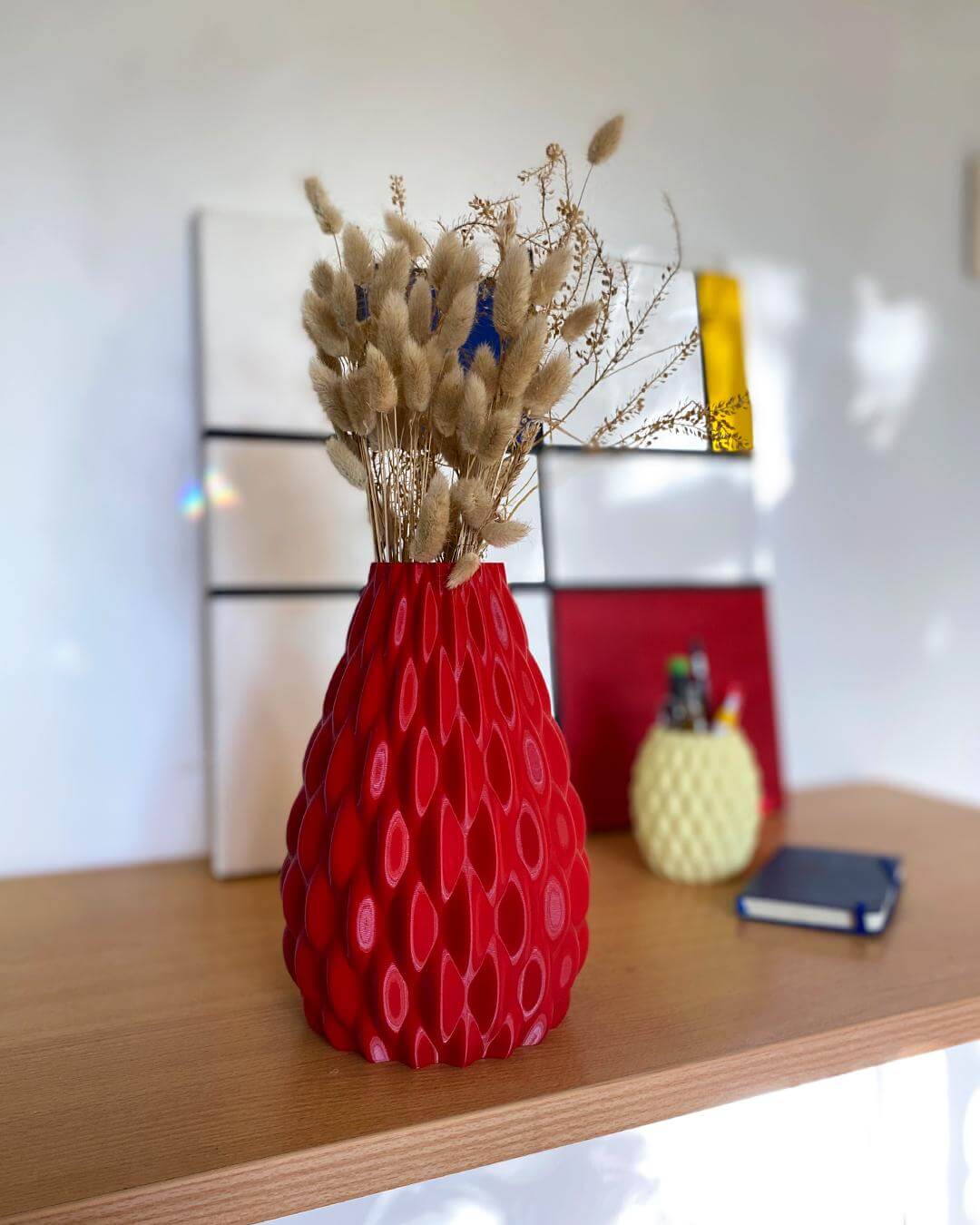 Red 3D Printed Vase: Geometric Wavy PLA Decor-Digital Chaotik